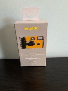 Single - Use 35 mm Camera with Built-In Flash 27 exposures